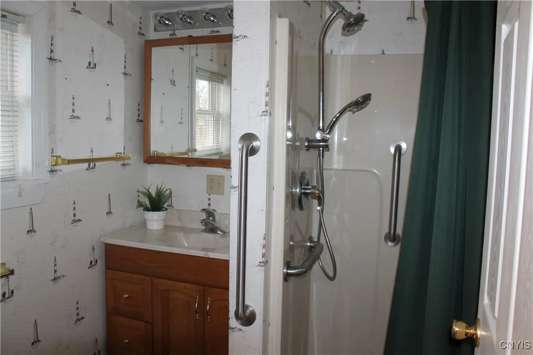 202 Monroe Street, Hounsfield, New York 13685, Hounsfield, New York 13685, 3 Bedrooms Bedrooms, 8 Rooms Rooms,2 BathroomsBathrooms,Residential Lease,For Rent,202 Monroe Street, Hounsfield, New York 13685,S1631427