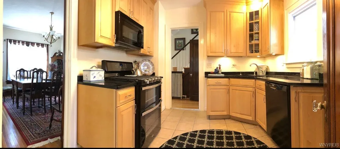 47 Edge Park Avenue, Buffalo, New York 14216, Buffalo, New York 14216, 3 Bedrooms Bedrooms, 10 Rooms Rooms,2 BathroomsBathrooms,Residential Lease,For Rent,47 Edge Park Avenue, Buffalo, New York 14216,B1633266