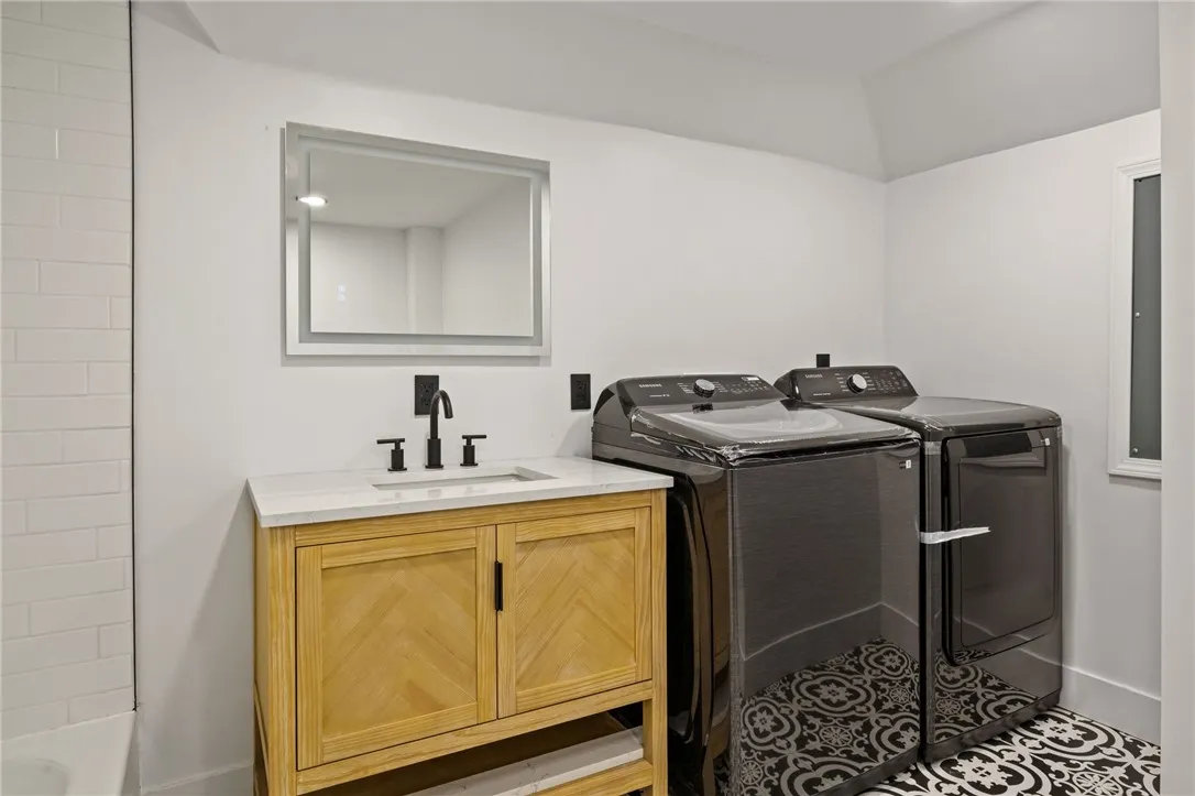 339 West Bank Street, Albion, New York 14411, Albion, New York 14411, 3 Bedrooms Bedrooms, 9 Rooms Rooms,2 BathroomsBathrooms,Residential,For Sale,339 West Bank Street, Albion, New York 14411,R1633314