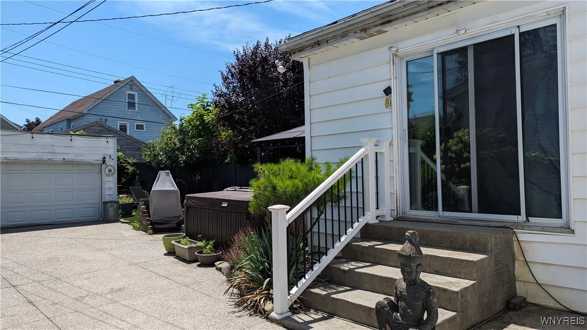 81 Knox Avenue, Buffalo, New York 14216, Buffalo, New York 14216, 2 Bedrooms Bedrooms, 6 Rooms Rooms,1 BathroomBathrooms,Residential Lease,For Rent,81 Knox Avenue, Buffalo, New York 14216,B1633193