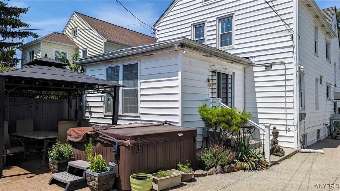 81 Knox Avenue, Buffalo, New York 14216, Buffalo, New York 14216, 2 Bedrooms Bedrooms, 6 Rooms Rooms,1 BathroomBathrooms,Residential Lease,For Rent,81 Knox Avenue, Buffalo, New York 14216,B1633193