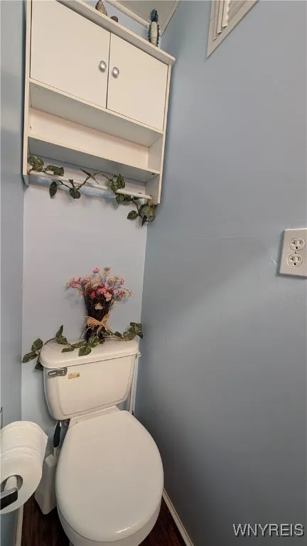 81 Knox Avenue, Buffalo, New York 14216, Buffalo, New York 14216, 2 Bedrooms Bedrooms, 6 Rooms Rooms,1 BathroomBathrooms,Residential Lease,For Rent,81 Knox Avenue, Buffalo, New York 14216,B1633193