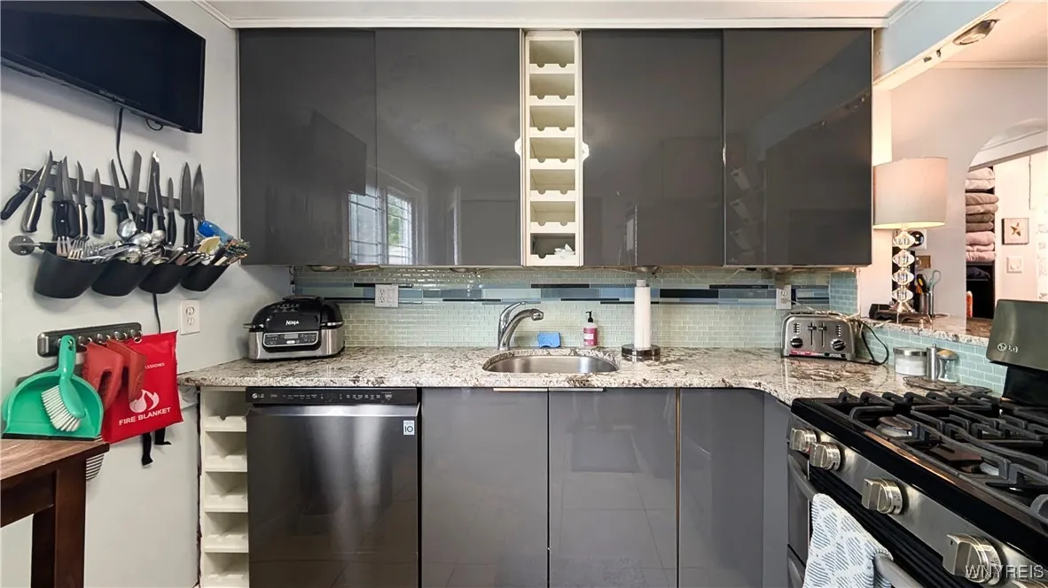 81 Knox Avenue, Buffalo, New York 14216, Buffalo, New York 14216, 2 Bedrooms Bedrooms, 6 Rooms Rooms,1 BathroomBathrooms,Residential Lease,For Rent,81 Knox Avenue, Buffalo, New York 14216,B1633193