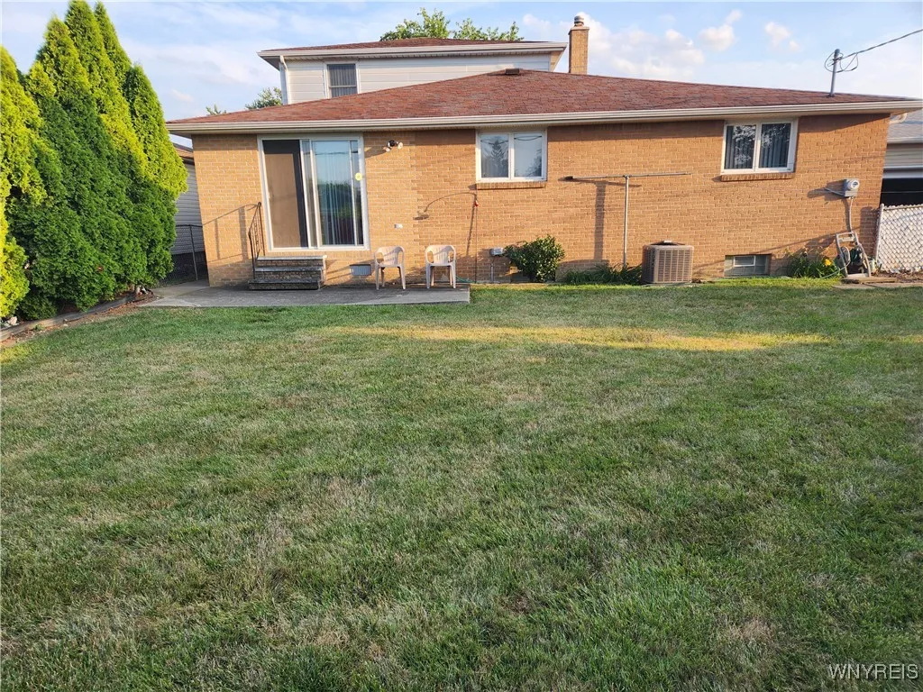 56 Oakwood Drive, Cheektowaga, New York 14227, Cheektowaga, New York 14227, 4 Bedrooms Bedrooms, 10 Rooms Rooms,2 BathroomsBathrooms,Residential,For Sale,56 Oakwood Drive, Cheektowaga, New York 14227,B1627073