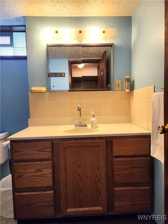 56 Oakwood Drive, Cheektowaga, New York 14227, Cheektowaga, New York 14227, 4 Bedrooms Bedrooms, 10 Rooms Rooms,2 BathroomsBathrooms,Residential,For Sale,56 Oakwood Drive, Cheektowaga, New York 14227,B1627073