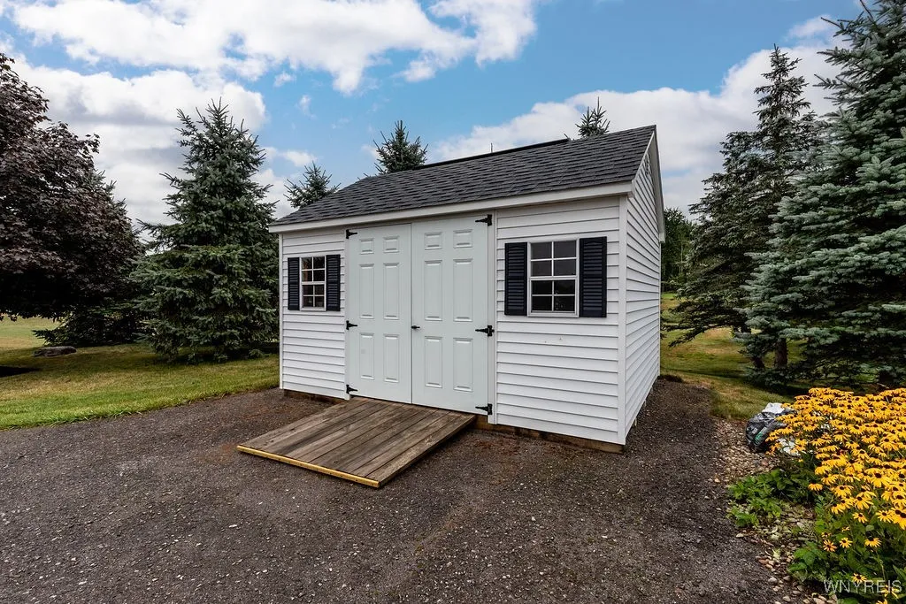 Shed located in front for convenience!