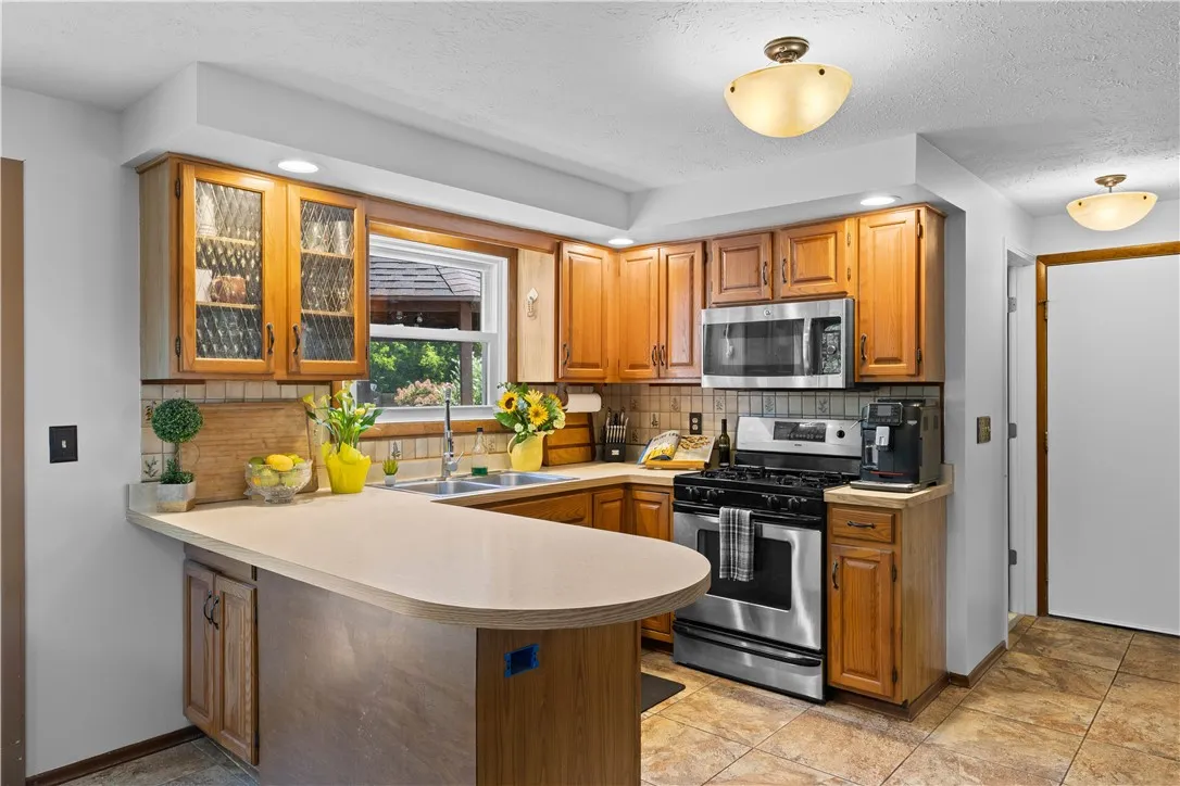 329 Widgedon Lndg, Greece, New York 14468, Greece, New York 14468, 3 Bedrooms Bedrooms, 6 Rooms Rooms,1 BathroomBathrooms,Residential,For Sale,329 Widgedon Lndg, Greece, New York 14468,R1632444