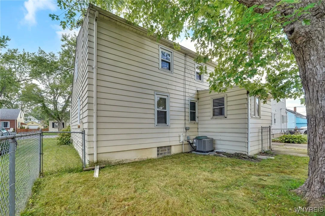 103 Chaplin Drive, Tonawanda, New York 14223, Tonawanda, New York 14223, 3 Bedrooms Bedrooms, 7 Rooms Rooms,2 BathroomsBathrooms,Residential,For Sale,103 Chaplin Drive, Tonawanda, New York 14223,0,B1633209