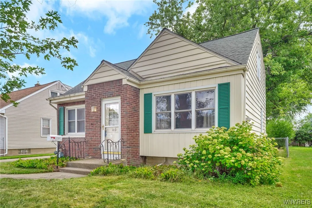 103 Chaplin Drive, Tonawanda, New York 14223, Tonawanda, New York 14223, 3 Bedrooms Bedrooms, 7 Rooms Rooms,2 BathroomsBathrooms,Residential,For Sale,103 Chaplin Drive, Tonawanda, New York 14223,0,B1633209