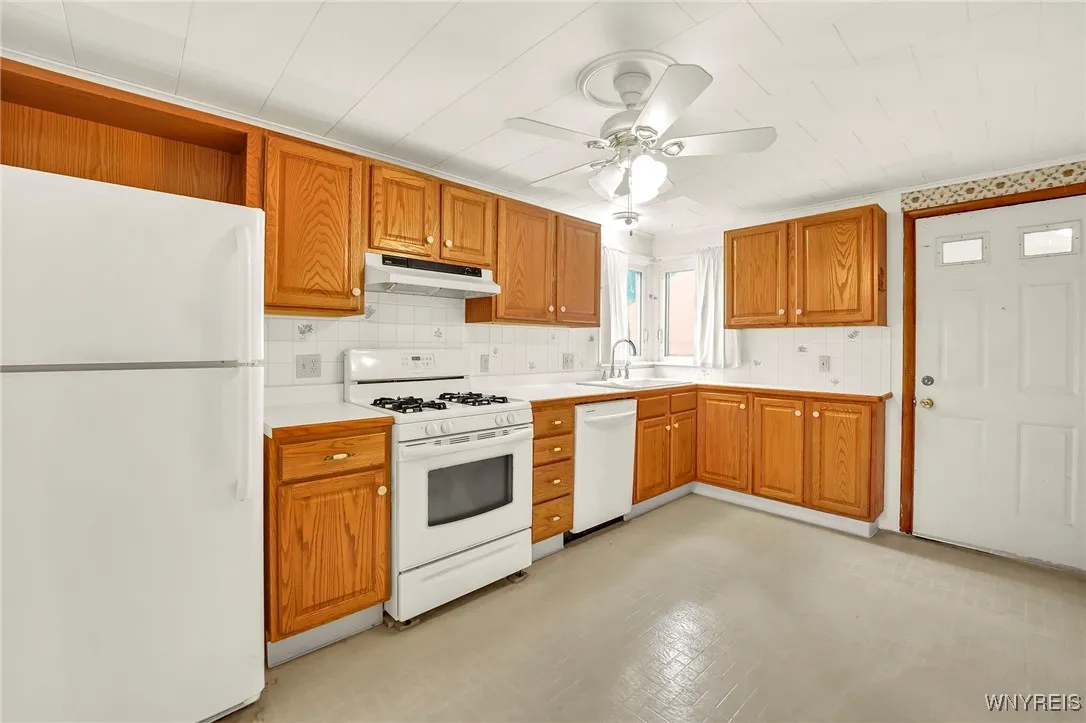 103 Chaplin Drive, Tonawanda, New York 14223, Tonawanda, New York 14223, 3 Bedrooms Bedrooms, 7 Rooms Rooms,2 BathroomsBathrooms,Residential,For Sale,103 Chaplin Drive, Tonawanda, New York 14223,0,B1633209