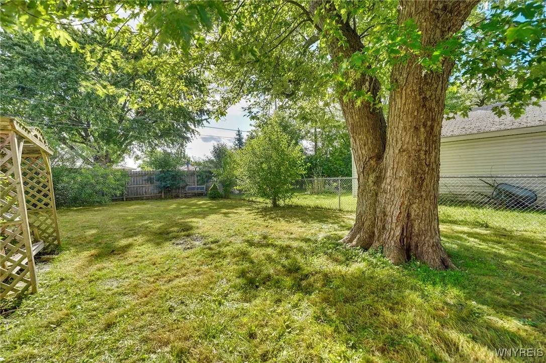 103 Chaplin Drive, Tonawanda, New York 14223, Tonawanda, New York 14223, 3 Bedrooms Bedrooms, 7 Rooms Rooms,2 BathroomsBathrooms,Residential,For Sale,103 Chaplin Drive, Tonawanda, New York 14223,0,B1633209