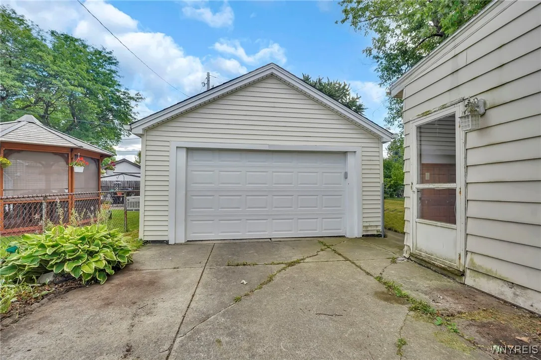 103 Chaplin Drive, Tonawanda, New York 14223, Tonawanda, New York 14223, 3 Bedrooms Bedrooms, 7 Rooms Rooms,2 BathroomsBathrooms,Residential,For Sale,103 Chaplin Drive, Tonawanda, New York 14223,0,B1633209