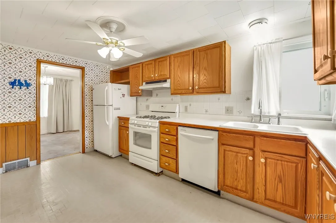 103 Chaplin Drive, Tonawanda, New York 14223, Tonawanda, New York 14223, 3 Bedrooms Bedrooms, 7 Rooms Rooms,2 BathroomsBathrooms,Residential,For Sale,103 Chaplin Drive, Tonawanda, New York 14223,0,B1633209