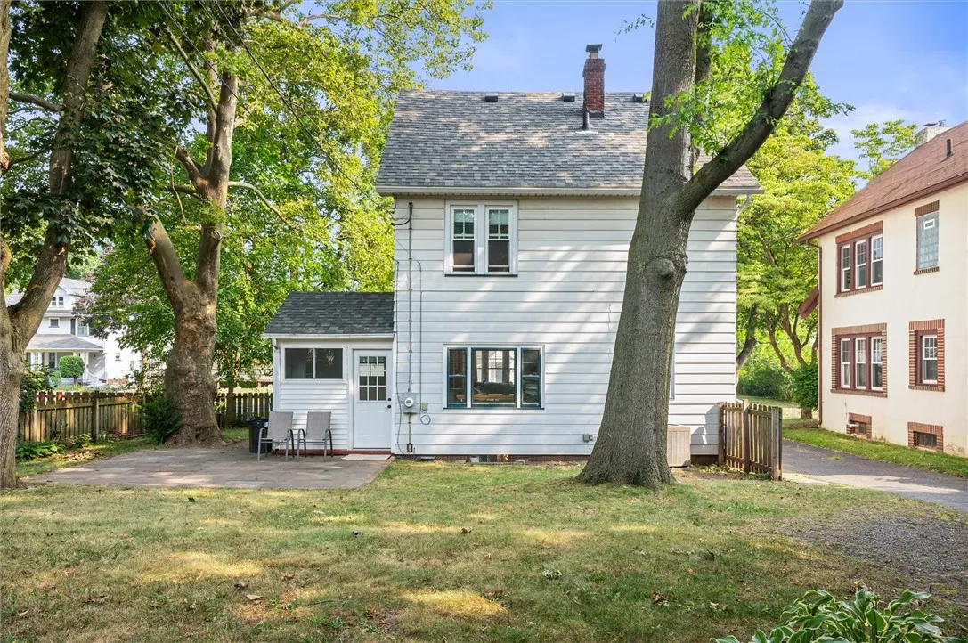 297 Spencer Road, Irondequoit, New York 14609, Irondequoit, New York 14609, 3 Bedrooms Bedrooms, 9 Rooms Rooms,1 BathroomBathrooms,Residential Lease,For Rent,297 Spencer Road, Irondequoit, New York 14609,R1633367