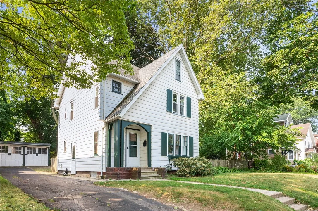 297 Spencer Road, Irondequoit, New York 14609, Irondequoit, New York 14609, 3 Bedrooms Bedrooms, 9 Rooms Rooms,1 BathroomBathrooms,Residential Lease,For Rent,297 Spencer Road, Irondequoit, New York 14609,R1633367