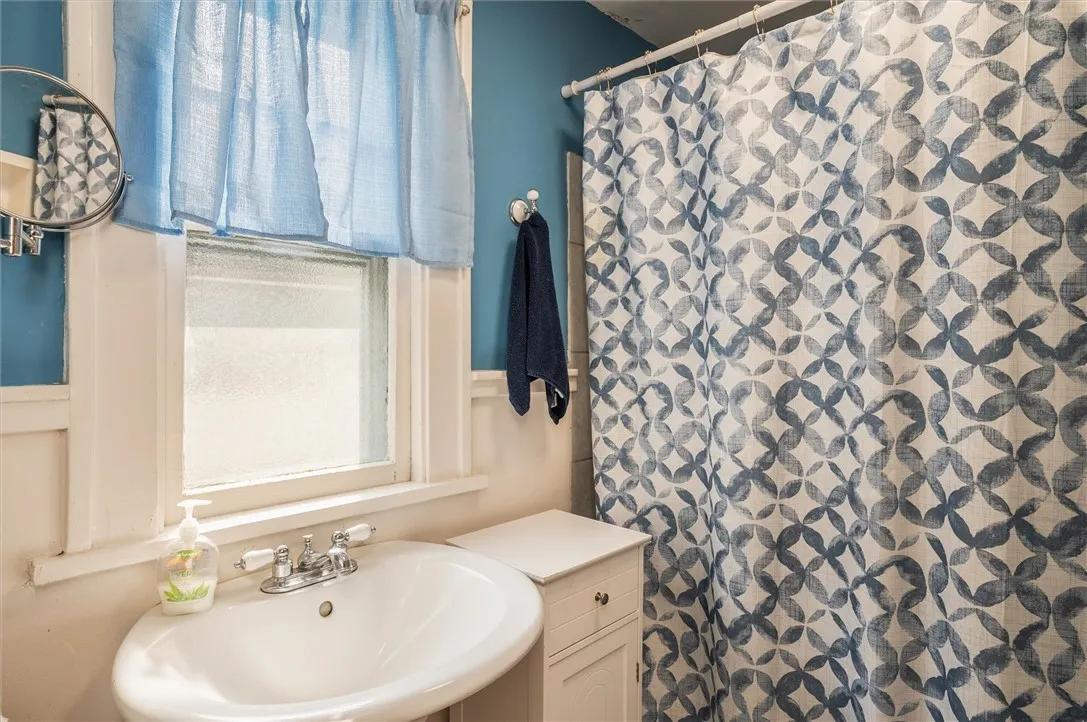 297 Spencer Road, Irondequoit, New York 14609, Irondequoit, New York 14609, 3 Bedrooms Bedrooms, 9 Rooms Rooms,1 BathroomBathrooms,Residential Lease,For Rent,297 Spencer Road, Irondequoit, New York 14609,R1633367