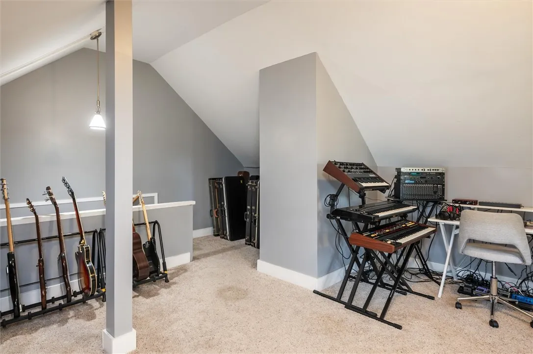 297 Spencer Road, Irondequoit, New York 14609, Irondequoit, New York 14609, 3 Bedrooms Bedrooms, 9 Rooms Rooms,1 BathroomBathrooms,Residential Lease,For Rent,297 Spencer Road, Irondequoit, New York 14609,R1633367