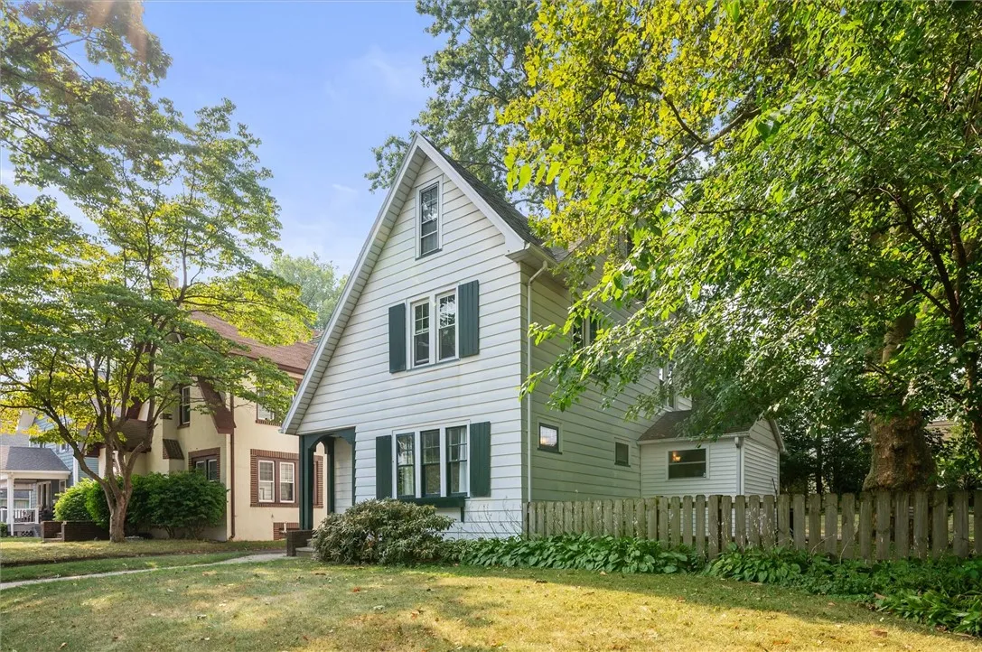 297 Spencer Road, Irondequoit, New York 14609, Irondequoit, New York 14609, 3 Bedrooms Bedrooms, 9 Rooms Rooms,1 BathroomBathrooms,Residential Lease,For Rent,297 Spencer Road, Irondequoit, New York 14609,R1633367