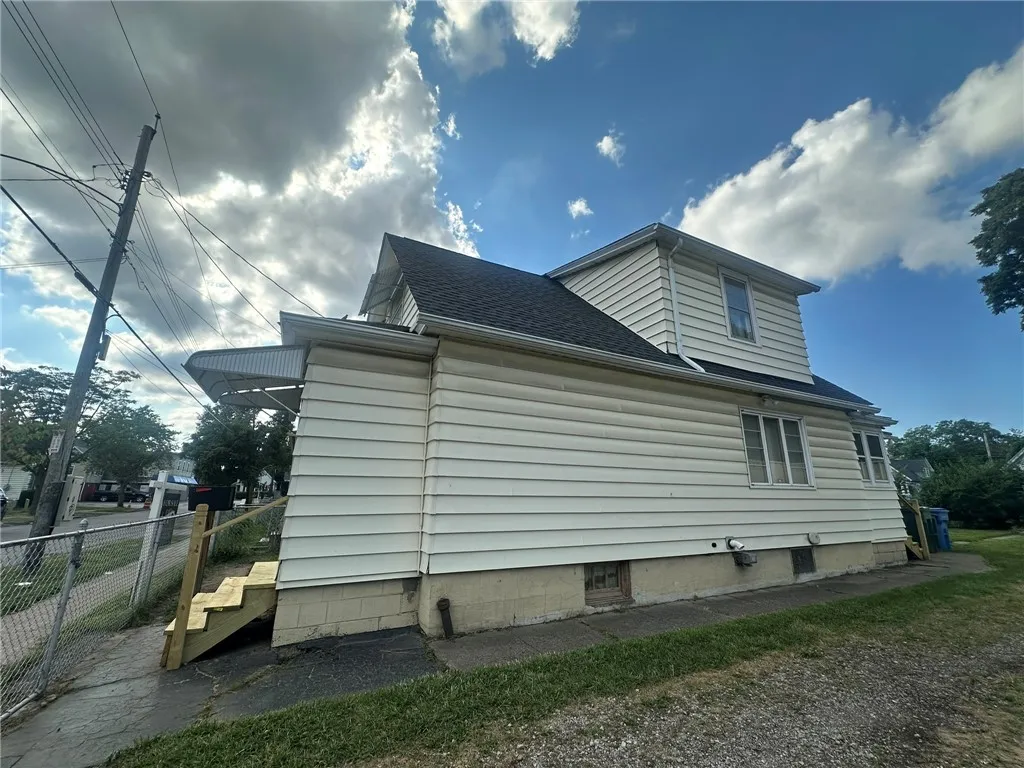 38 Sobieski Street, Rochester, New York 14621, Rochester, New York 14621, 4 Bedrooms Bedrooms, 7 Rooms Rooms,1 BathroomBathrooms,Residential,For Sale,38 Sobieski Street, Rochester, New York 14621,R1633370