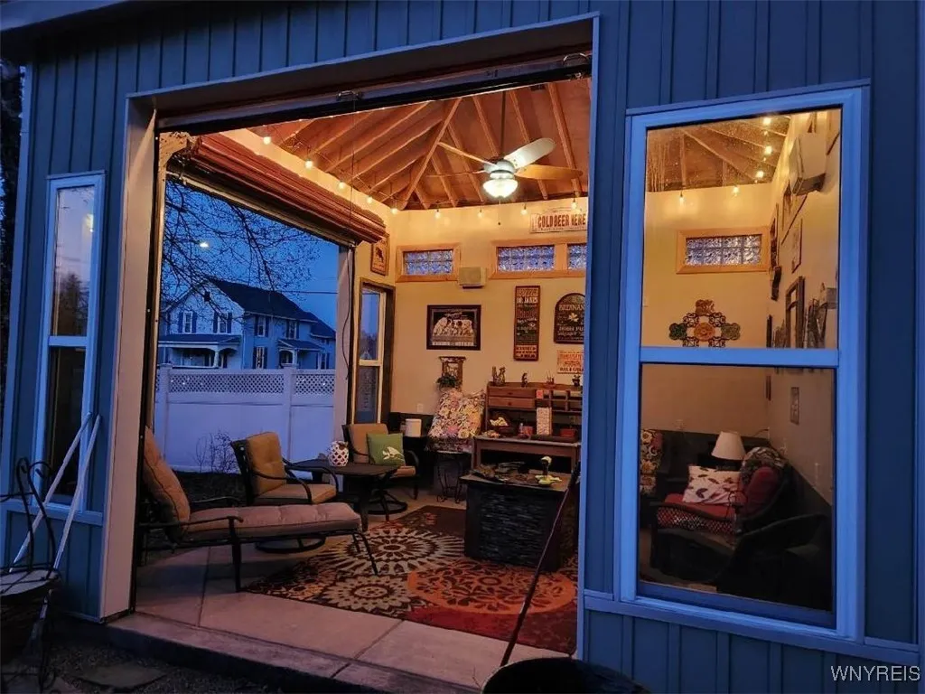 Party Cabana, notice the other door on left side