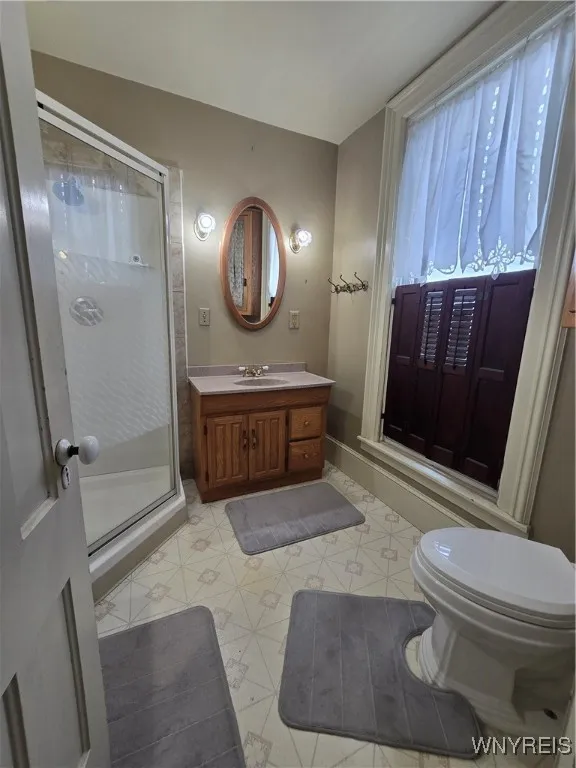 Primary bdrm full bath