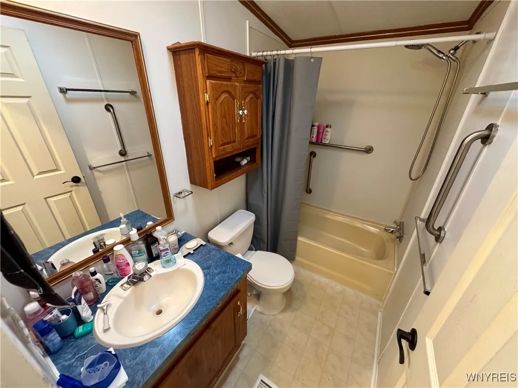 6250 Corwin, Newfane, New York 14108, Newfane, New York 14108, 3 Bedrooms Bedrooms, 8 Rooms Rooms,2 BathroomsBathrooms,Residential,For Sale,6250 Corwin, Newfane, New York 14108,B1633376