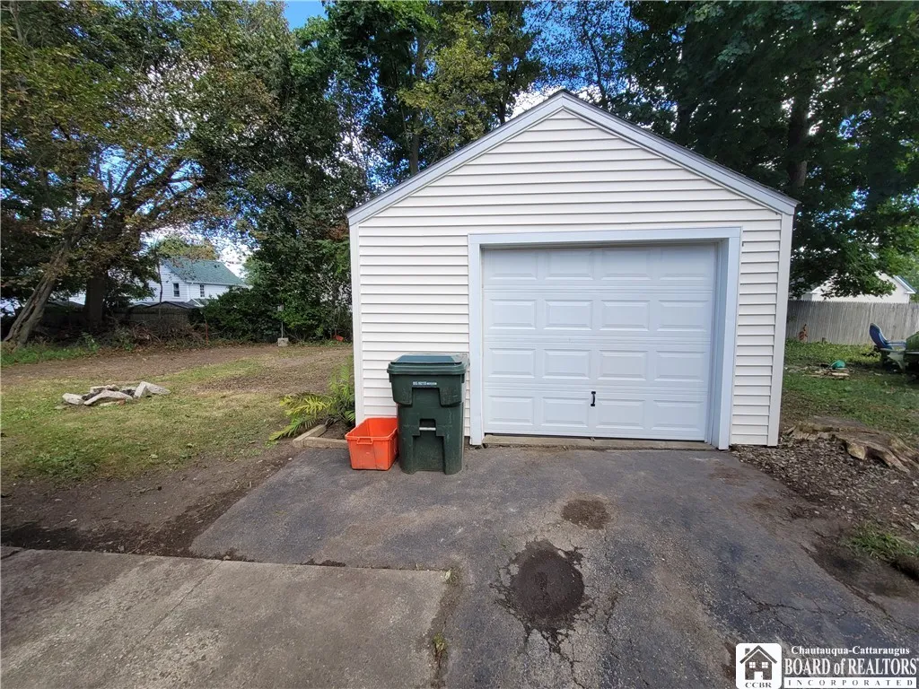 24 Meadow Lane, Jamestown, New York 14701, Jamestown, New York 14701, 3 Bedrooms Bedrooms, 8 Rooms Rooms,2 BathroomsBathrooms,Residential,For Sale,24 Meadow Lane, Jamestown, New York 14701,R1633375