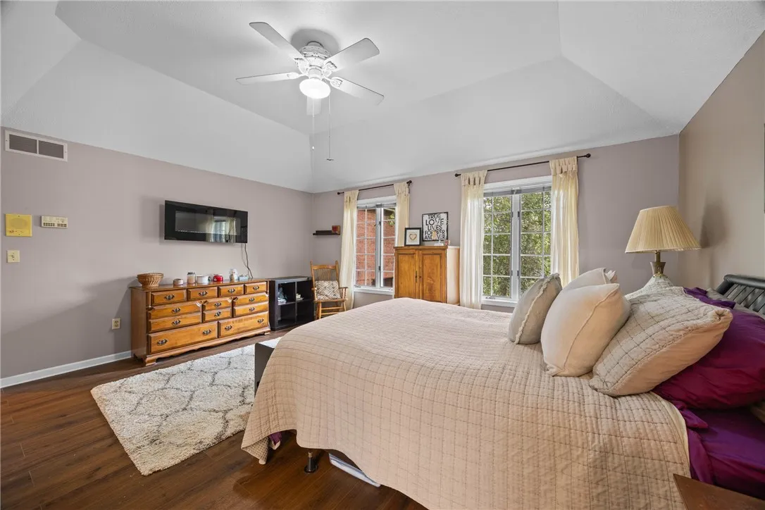 PRIMARY ENSUITE WITH WALK IN CLOSET