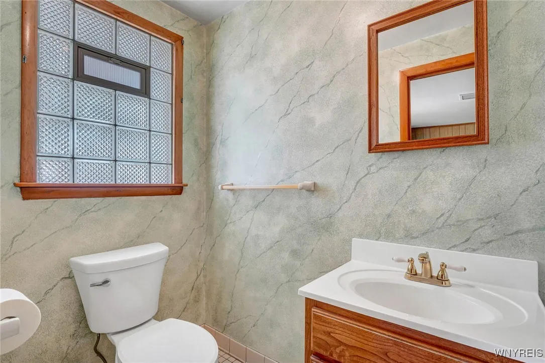54 Southgate Drive, West Seneca, New York 14224, West Seneca, New York 14224, 5 Bedrooms Bedrooms, 10 Rooms Rooms,1 BathroomBathrooms,Residential,For Sale,54 Southgate Drive, West Seneca, New York 14224,B1633384