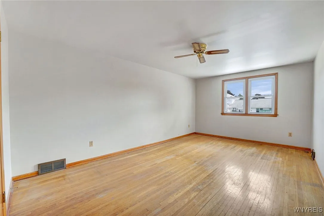 54 Southgate Drive, West Seneca, New York 14224, West Seneca, New York 14224, 5 Bedrooms Bedrooms, 10 Rooms Rooms,1 BathroomBathrooms,Residential,For Sale,54 Southgate Drive, West Seneca, New York 14224,B1633384