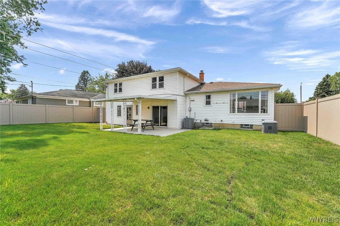 54 Southgate Drive, West Seneca, New York 14224, West Seneca, New York 14224, 5 Bedrooms Bedrooms, 10 Rooms Rooms,1 BathroomBathrooms,Residential,For Sale,54 Southgate Drive, West Seneca, New York 14224,B1633384