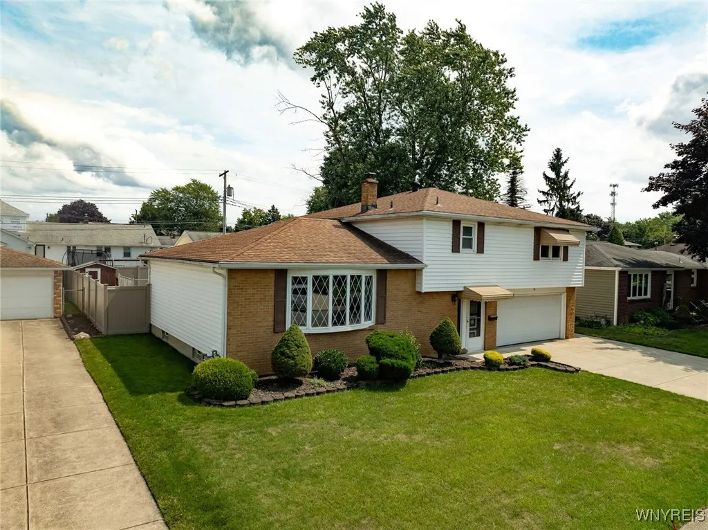54 Southgate Drive, West Seneca, New York 14224, West Seneca, New York 14224, 5 Bedrooms Bedrooms, 10 Rooms Rooms,1 BathroomBathrooms,Residential,For Sale,54 Southgate Drive, West Seneca, New York 14224,B1633384