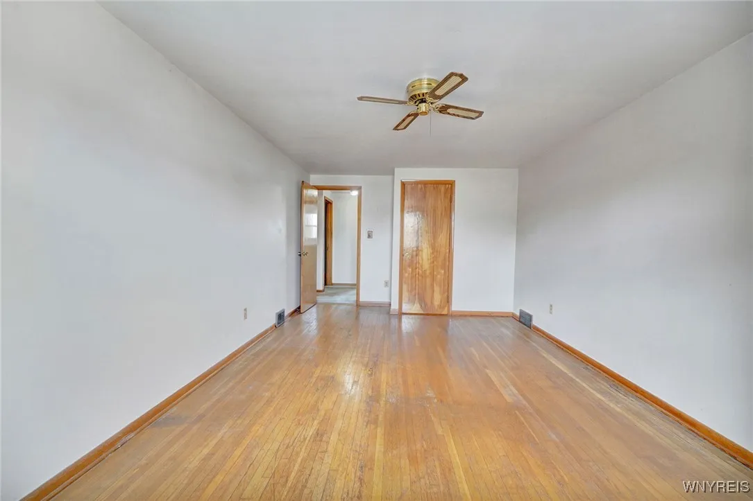 54 Southgate Drive, West Seneca, New York 14224, West Seneca, New York 14224, 5 Bedrooms Bedrooms, 10 Rooms Rooms,1 BathroomBathrooms,Residential,For Sale,54 Southgate Drive, West Seneca, New York 14224,B1633384