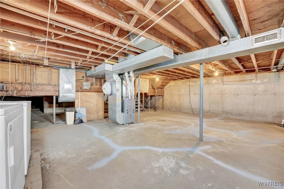 54 Southgate Drive, West Seneca, New York 14224, West Seneca, New York 14224, 5 Bedrooms Bedrooms, 10 Rooms Rooms,1 BathroomBathrooms,Residential,For Sale,54 Southgate Drive, West Seneca, New York 14224,B1633384