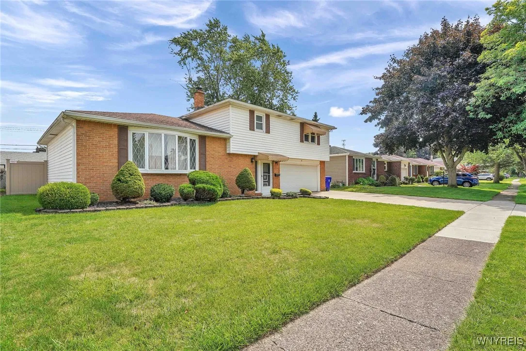 54 Southgate Drive, West Seneca, New York 14224, West Seneca, New York 14224, 5 Bedrooms Bedrooms, 10 Rooms Rooms,1 BathroomBathrooms,Residential,For Sale,54 Southgate Drive, West Seneca, New York 14224,B1633384