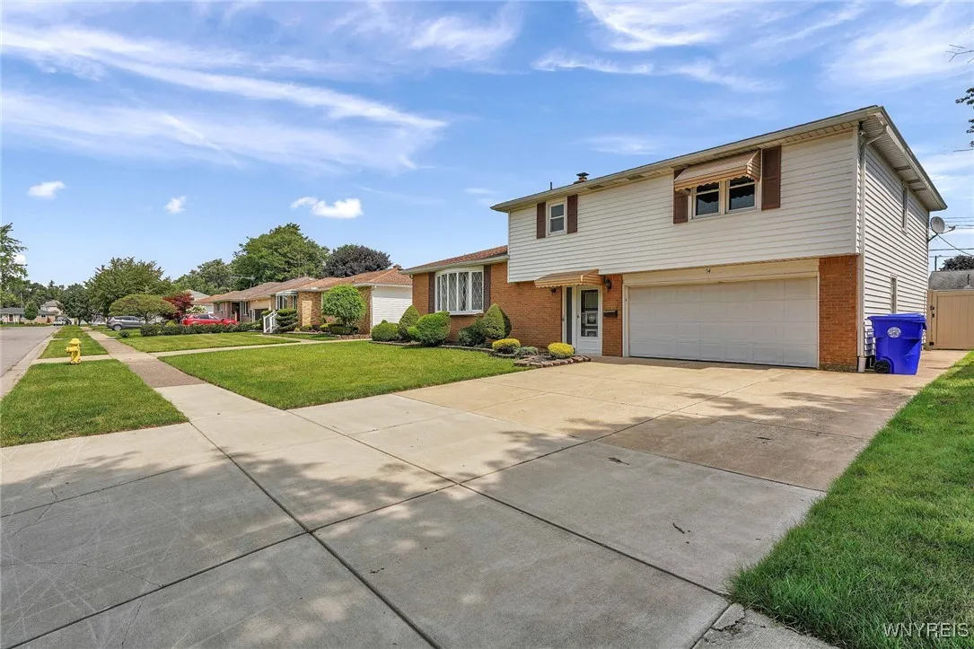 54 Southgate Drive, West Seneca, New York 14224, West Seneca, New York 14224, 5 Bedrooms Bedrooms, 10 Rooms Rooms,1 BathroomBathrooms,Residential,For Sale,54 Southgate Drive, West Seneca, New York 14224,B1633384