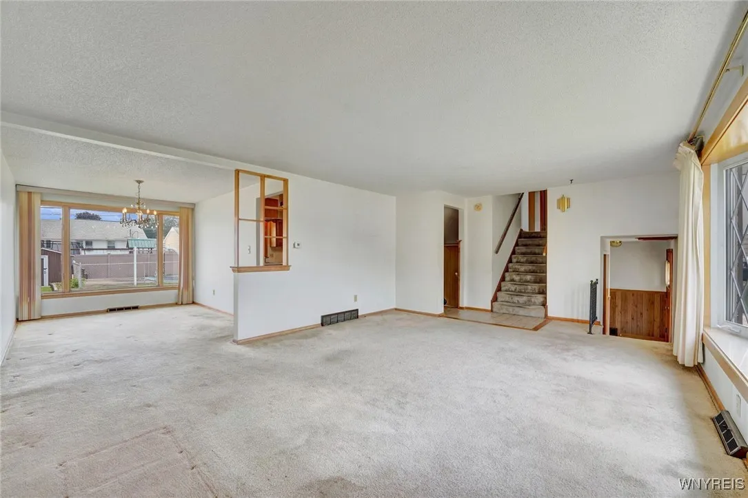 54 Southgate Drive, West Seneca, New York 14224, West Seneca, New York 14224, 5 Bedrooms Bedrooms, 10 Rooms Rooms,1 BathroomBathrooms,Residential,For Sale,54 Southgate Drive, West Seneca, New York 14224,B1633384