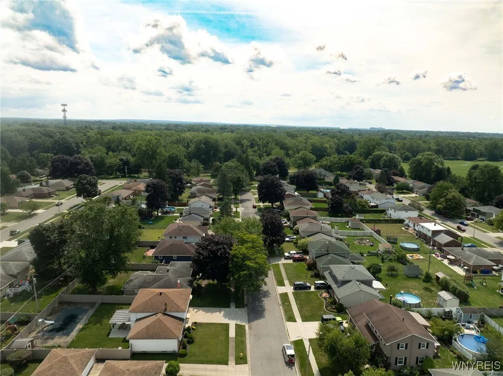 54 Southgate Drive, West Seneca, New York 14224, West Seneca, New York 14224, 5 Bedrooms Bedrooms, 10 Rooms Rooms,1 BathroomBathrooms,Residential,For Sale,54 Southgate Drive, West Seneca, New York 14224,B1633384