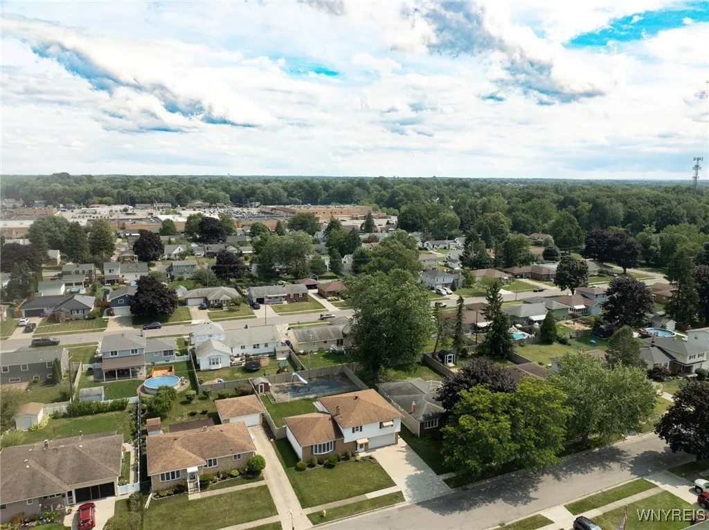 54 Southgate Drive, West Seneca, New York 14224, West Seneca, New York 14224, 5 Bedrooms Bedrooms, 10 Rooms Rooms,1 BathroomBathrooms,Residential,For Sale,54 Southgate Drive, West Seneca, New York 14224,B1633384