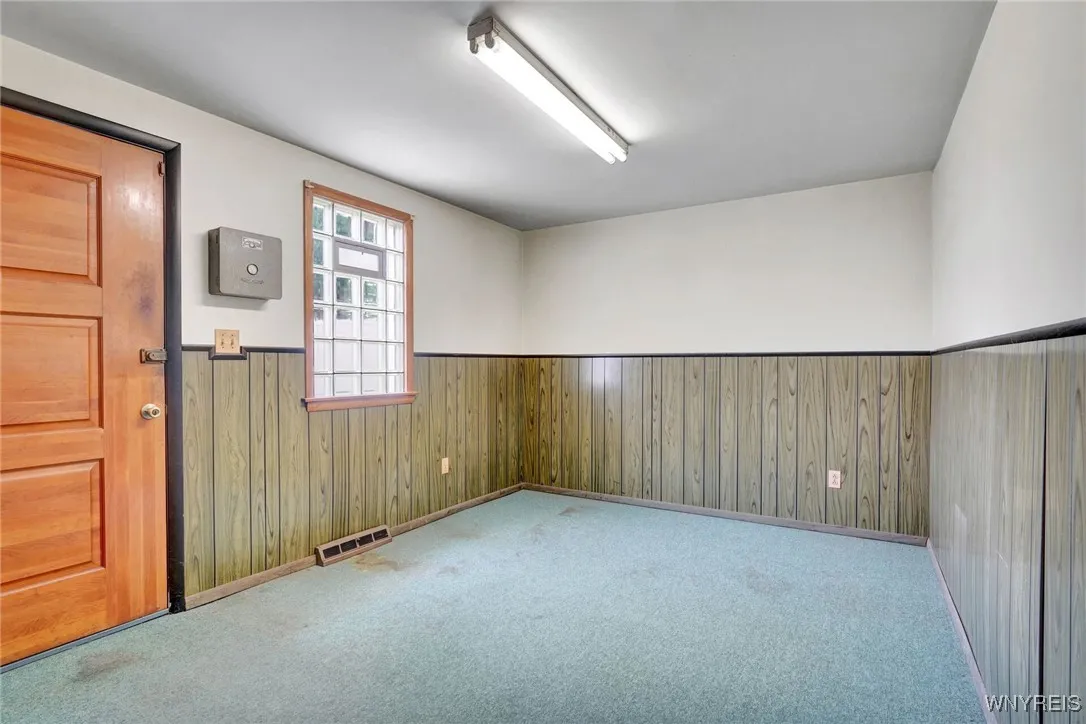 54 Southgate Drive, West Seneca, New York 14224, West Seneca, New York 14224, 5 Bedrooms Bedrooms, 10 Rooms Rooms,1 BathroomBathrooms,Residential,For Sale,54 Southgate Drive, West Seneca, New York 14224,B1633384