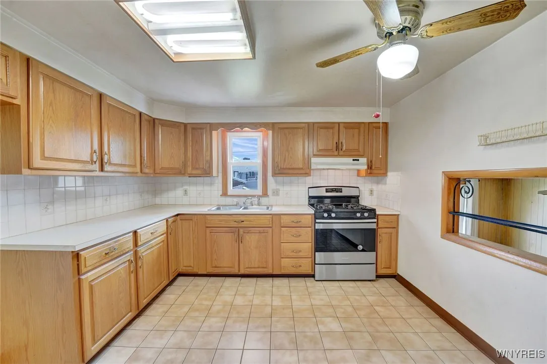 54 Southgate Drive, West Seneca, New York 14224, West Seneca, New York 14224, 5 Bedrooms Bedrooms, 10 Rooms Rooms,1 BathroomBathrooms,Residential,For Sale,54 Southgate Drive, West Seneca, New York 14224,B1633384