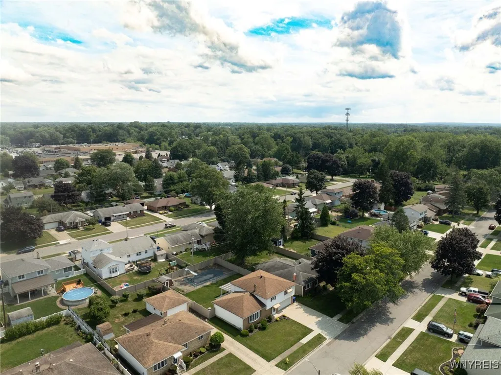 54 Southgate Drive, West Seneca, New York 14224, West Seneca, New York 14224, 5 Bedrooms Bedrooms, 10 Rooms Rooms,1 BathroomBathrooms,Residential,For Sale,54 Southgate Drive, West Seneca, New York 14224,B1633384