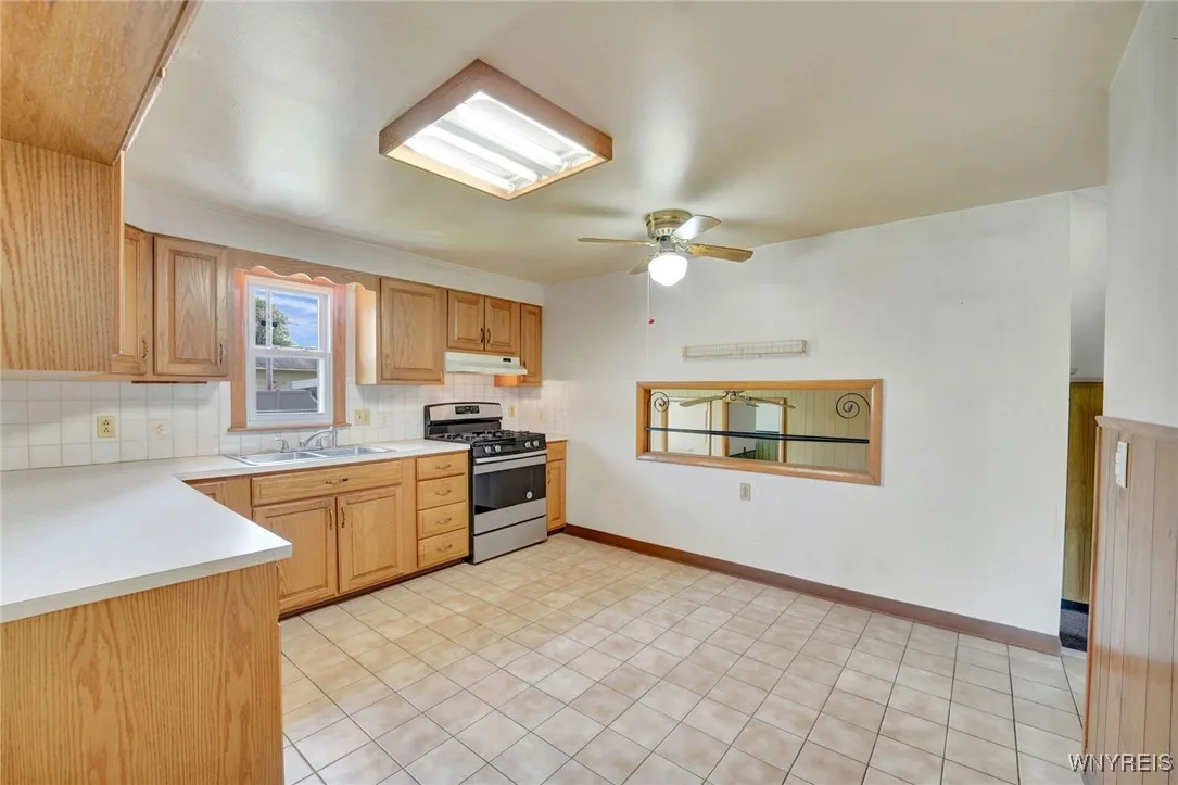 54 Southgate Drive, West Seneca, New York 14224, West Seneca, New York 14224, 5 Bedrooms Bedrooms, 10 Rooms Rooms,1 BathroomBathrooms,Residential,For Sale,54 Southgate Drive, West Seneca, New York 14224,B1633384