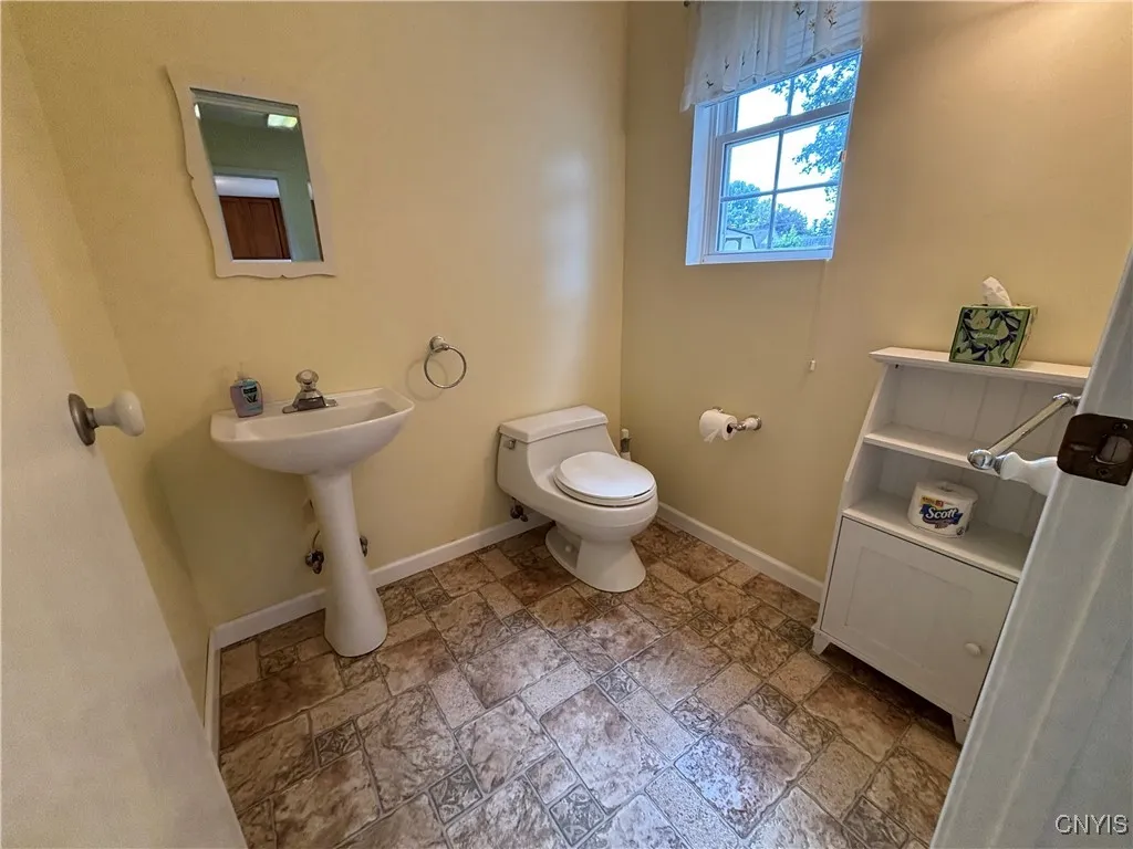First floor 1/2 bath