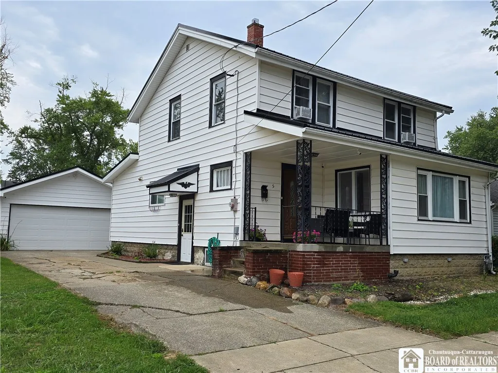 5 New York Avenue, Dunkirk, New York 14048, Dunkirk, New York 14048, 3 Bedrooms Bedrooms, 9 Rooms Rooms,1 BathroomBathrooms,Residential,For Sale,5 New York Avenue, Dunkirk, New York 14048,R1633016