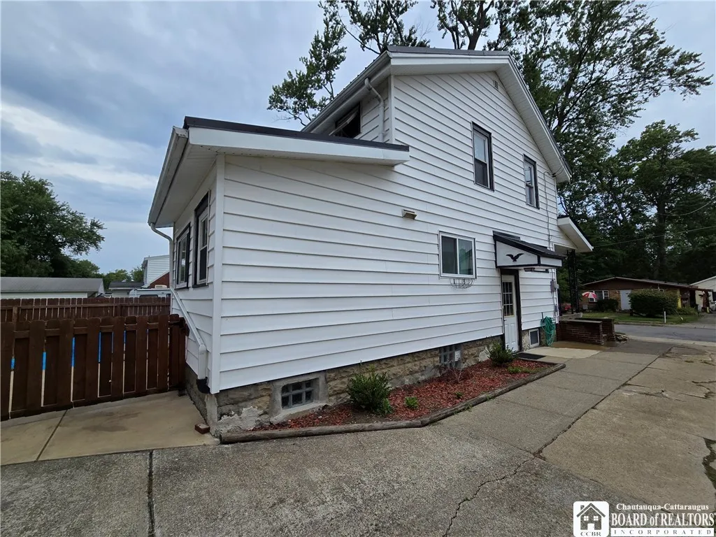 5 New York Avenue, Dunkirk, New York 14048, Dunkirk, New York 14048, 3 Bedrooms Bedrooms, 9 Rooms Rooms,1 BathroomBathrooms,Residential,For Sale,5 New York Avenue, Dunkirk, New York 14048,R1633016