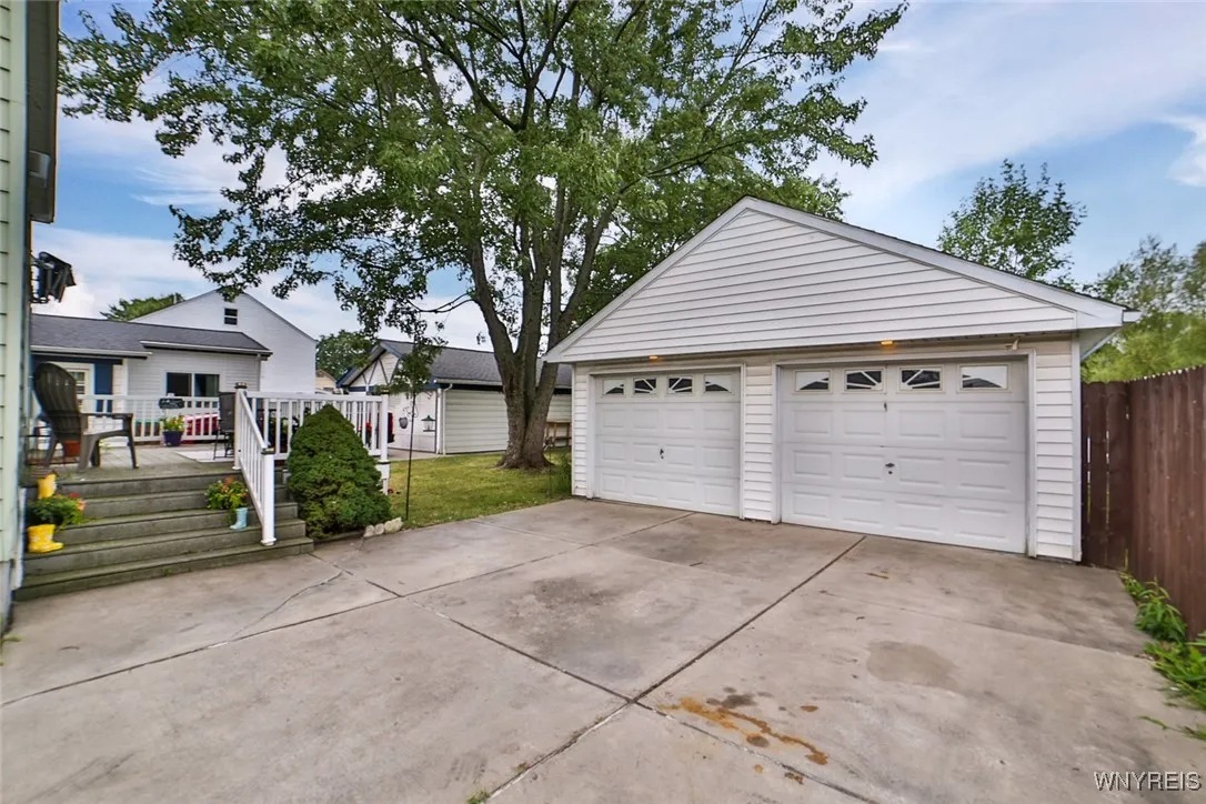 572 Beach Road, Cheektowaga, New York 14225, Cheektowaga, New York 14225, 4 Bedrooms Bedrooms, ,2 BathroomsBathrooms,Residential,For Sale,572 Beach Road, Cheektowaga, New York 14225,B1629462