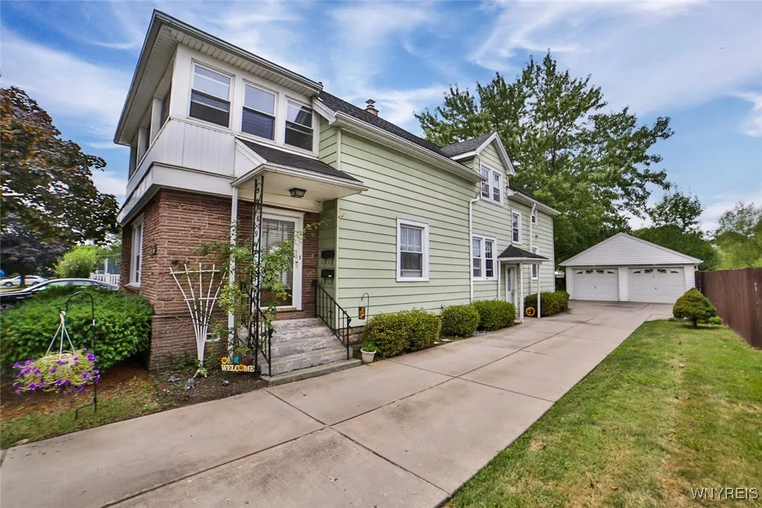 572 Beach Road, Cheektowaga, New York 14225, Cheektowaga, New York 14225, 4 Bedrooms Bedrooms, ,2 BathroomsBathrooms,Residential,For Sale,572 Beach Road, Cheektowaga, New York 14225,B1629462