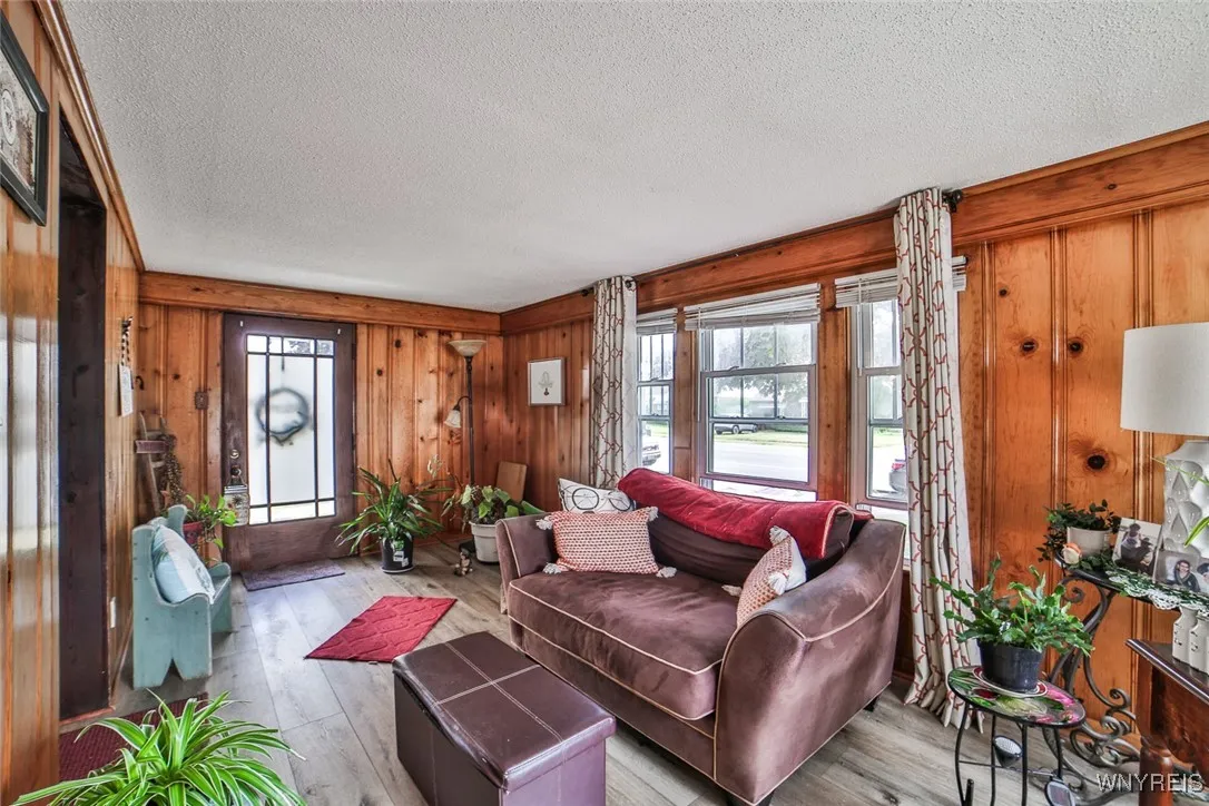 572 Beach Road, Cheektowaga, New York 14225, Cheektowaga, New York 14225, 4 Bedrooms Bedrooms, ,2 BathroomsBathrooms,Residential,For Sale,572 Beach Road, Cheektowaga, New York 14225,B1629462