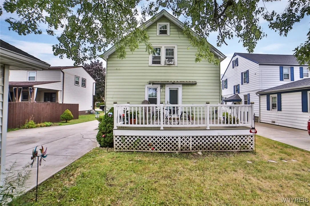 572 Beach Road, Cheektowaga, New York 14225, Cheektowaga, New York 14225, 4 Bedrooms Bedrooms, ,2 BathroomsBathrooms,Residential,For Sale,572 Beach Road, Cheektowaga, New York 14225,B1629462